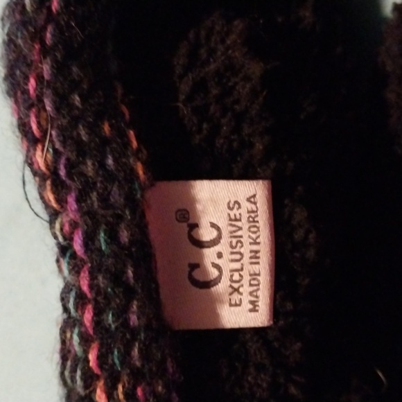 C.C. Exclusives, Women's wrap around earmuffs/head warmer with button - Picture 5 of 9